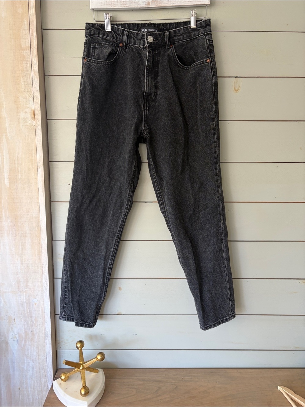 ZARA Black Wash Straight Leg Jeans
Size US 8 / EUR 40